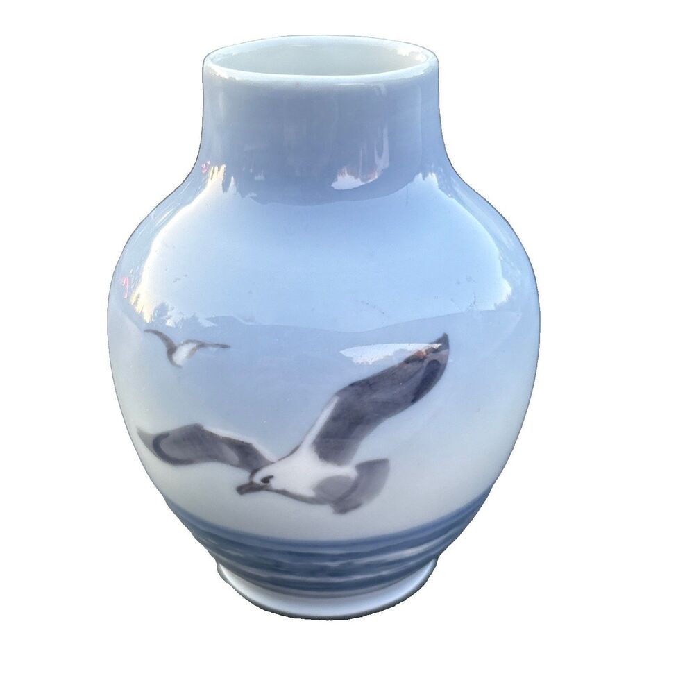 Vtg Royal Copenhagen Seagulls Flying Over Ocean Blue Gray 4" Vase 1138